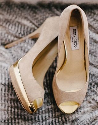 Three Coveted High-End Brands: Wearing the Best Bridal Shoes for Your Special Day ♡にて紹介している画像