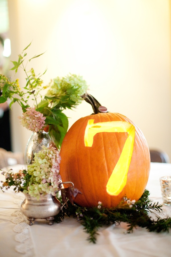 ハロウィーンの季節にぴったり♡ジャック・オ・ランタンでweddingパーティーを飾りつけ♡にて紹介している画像