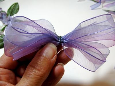 DIY It Yourself! How to Create a 'Wrist Bouquet' That Will Make Your Hands 100 Times Cuter ♡にて紹介している画像