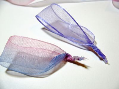 DIY It Yourself! How to Create a 'Wrist Bouquet' That Will Make Your Hands 100 Times Cuter ♡にて紹介している画像