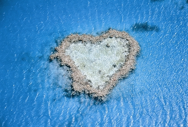 ビーチウェディングはここで決まり♡世界の素敵な海5選にて紹介している画像