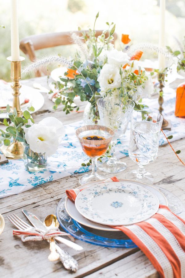 Adorable Patterns: A Collection of Tablecloth Inspirations to Define Your Party's Atmosphereにて紹介している画像
