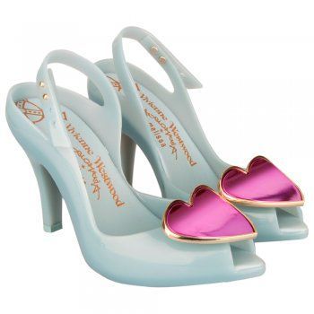 "Heartfelt Charm: Adorable Wedding Pumps by Vivienne Westwood"にて紹介している画像