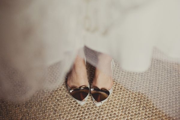 "Heartfelt Charm: Adorable Wedding Pumps by Vivienne Westwood"にて紹介している画像