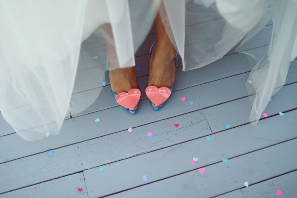 "Heartfelt Charm: Adorable Wedding Pumps by Vivienne Westwood"にて紹介している画像