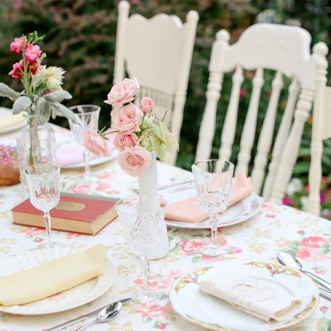 Adorable Patterns: A Collection of Tablecloth Inspirations to Define Your Party's Atmosphereにて紹介している画像