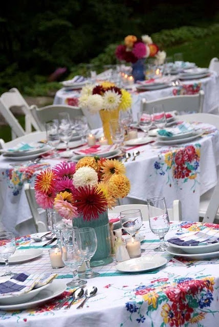 Adorable Patterns: A Collection of Tablecloth Inspirations to Define Your Party's Atmosphereにて紹介している画像