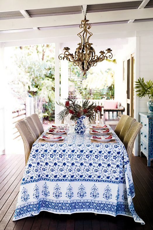 Adorable Patterns: A Collection of Tablecloth Inspirations to Define Your Party's Atmosphereにて紹介している画像