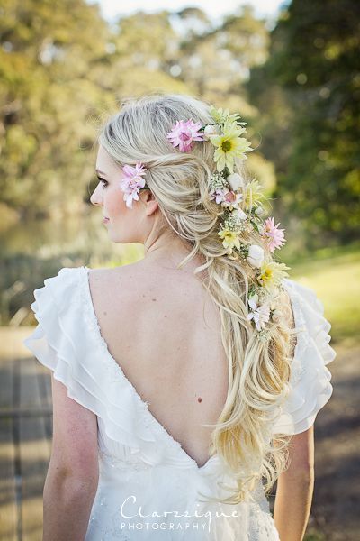 見てるだけできゅん♡たくさんお花をあしらったヘアスタイル♡にて紹介している画像