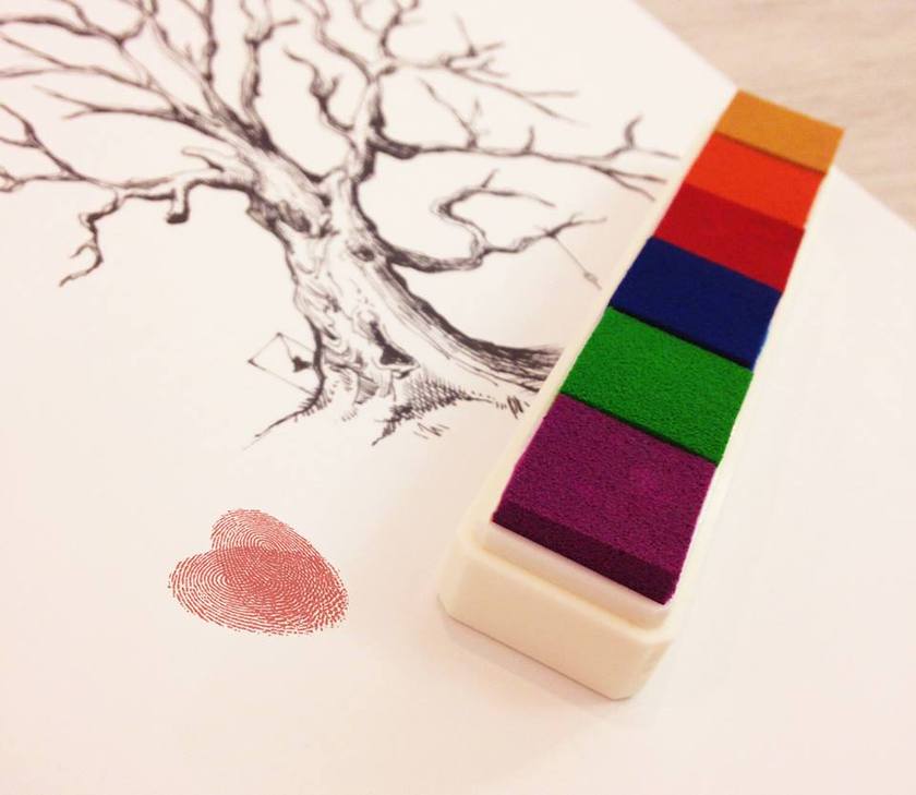 しるしあう、ひとつのしるし＊ゲストみんなで作る『Marca』の指紋ウェルカムボードが可愛い♡にて紹介している画像