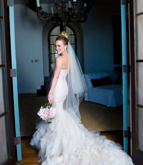 A Beautiful Mermaid-Line Wedding Dress with an Ever-Expanding Train ♡にて紹介している画像