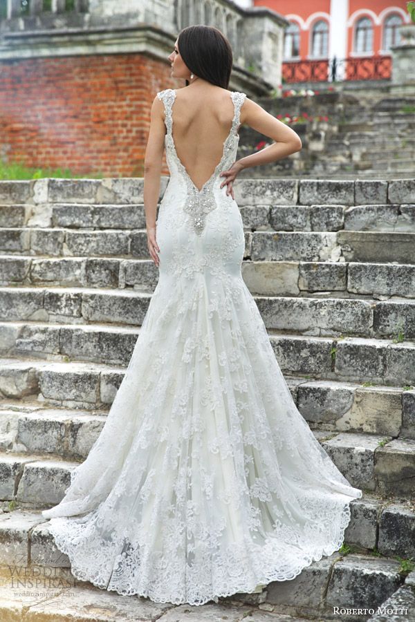 A Beautiful Mermaid-Line Wedding Dress with an Ever-Expanding Train ♡にて紹介している画像