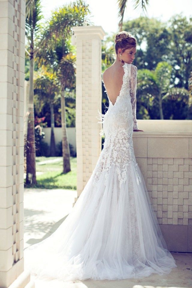 A Beautiful Mermaid-Line Wedding Dress with an Ever-Expanding Train ♡にて紹介している画像