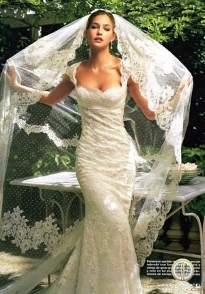 A Beautiful Mermaid-Line Wedding Dress with an Ever-Expanding Train ♡にて紹介している画像