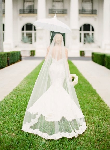 A Beautiful Mermaid-Line Wedding Dress with an Ever-Expanding Train ♡にて紹介している画像