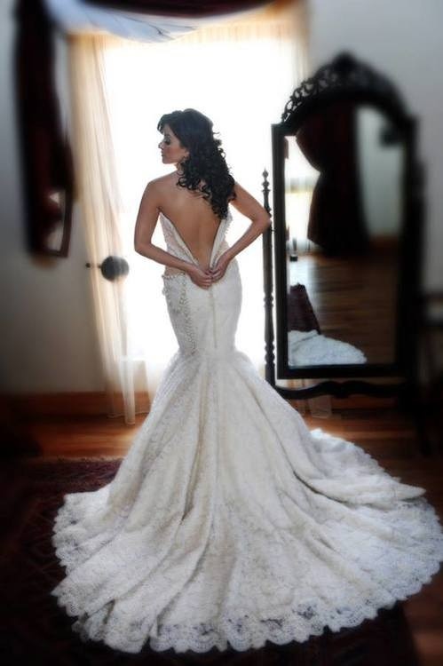 A Beautiful Mermaid-Line Wedding Dress with an Ever-Expanding Train ♡にて紹介している画像