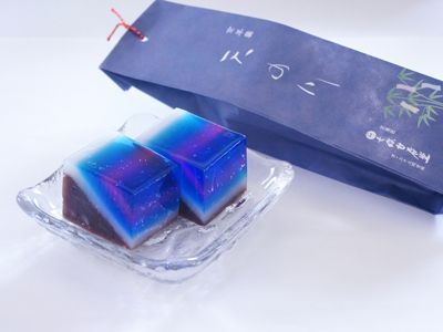 "Capturing the Tanabata Sky in Traditional Japanese Sweets: The Beautiful 'Amanogawa Yokan' by Shichijo Kanpundo!"にて紹介している画像