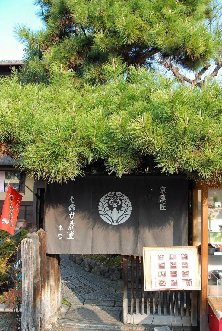 "Capturing the Tanabata Sky in Traditional Japanese Sweets: The Beautiful 'Amanogawa Yokan' by Shichijo Kanpundo!"にて紹介している画像