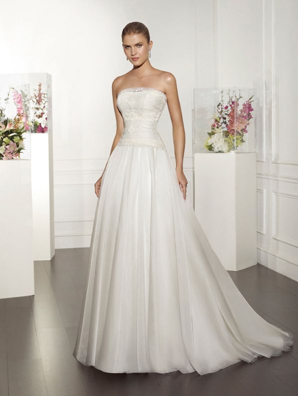 Discover the Perfect Dress: The Exquisite Dress Collection from the Trending Brand 'Anteliebe'!にて紹介している画像