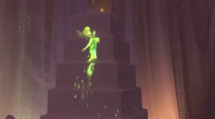 "Like Magic: The Stunning Wedding Cakes Enhanced with Projection Mapping!"にて紹介している画像