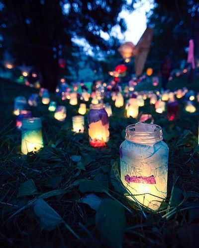 "Fairy Lights: Perfect Ways to Create a Rapunzel-Inspired Summer Wedding"にて紹介している画像