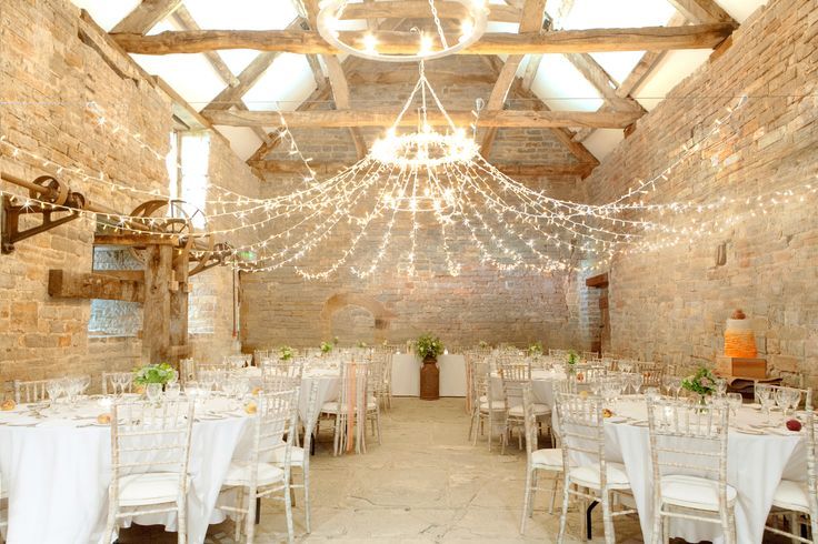"Fairy Lights: Perfect Ways to Create a Rapunzel-Inspired Summer Wedding"にて紹介している画像