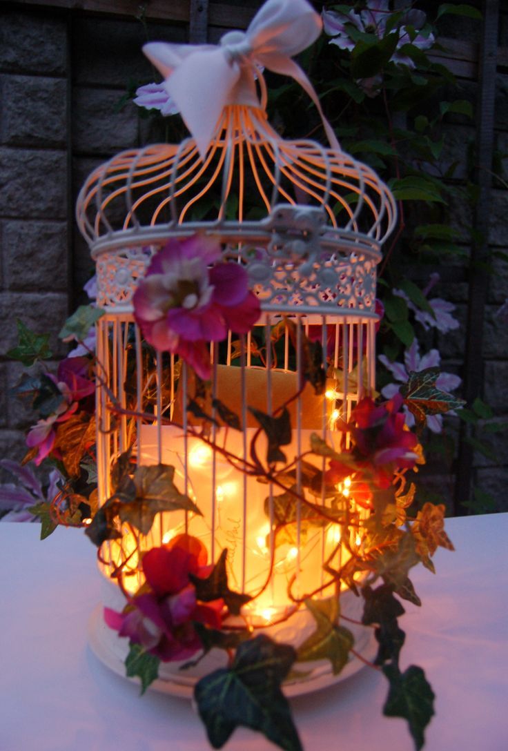 "Fairy Lights: Perfect Ways to Create a Rapunzel-Inspired Summer Wedding"にて紹介している画像