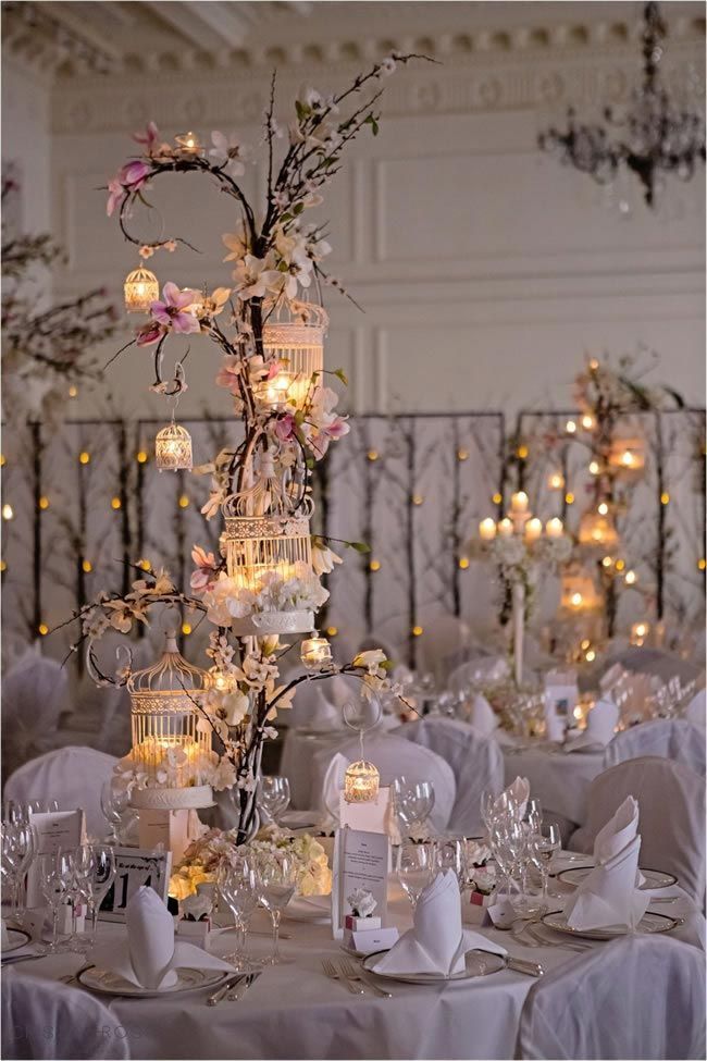 "Fairy Lights: Perfect Ways to Create a Rapunzel-Inspired Summer Wedding"にて紹介している画像