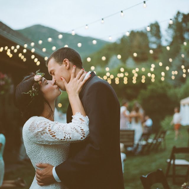 "Fairy Lights: Perfect Ways to Create a Rapunzel-Inspired Summer Wedding"にて紹介している画像