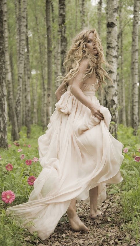 まるで妖精♡自然に溶け込む、fairyなwedding dressイメージを集めました♡にて紹介している画像