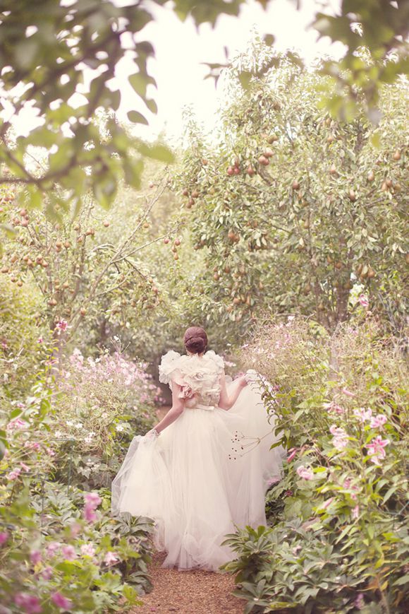 まるで妖精♡自然に溶け込む、fairyなwedding dressイメージを集めました♡にて紹介している画像