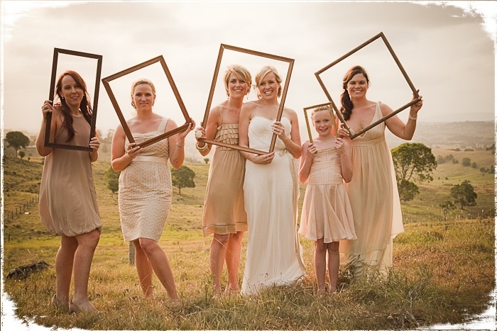 Capture Cherished Moments with Family and Guests: A Pose Catalog for Stunning Wedding Photosにて紹介している画像