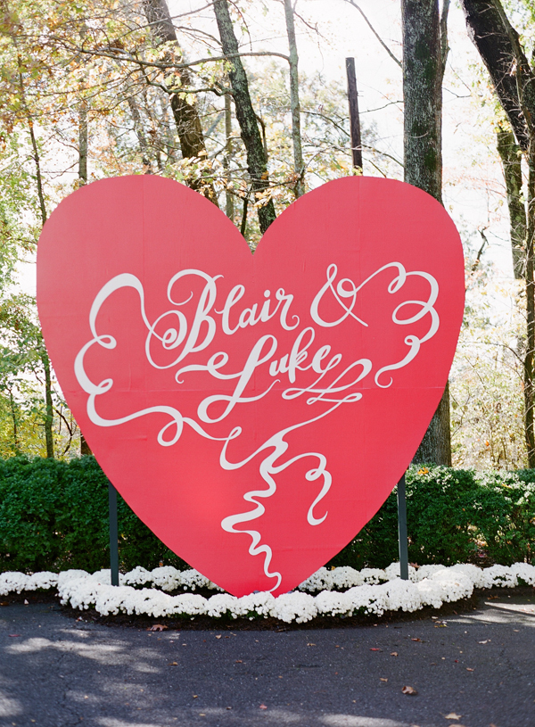 Adorable Ideas Filled with Romantic and Cute Shades of Red ♡にて紹介している画像