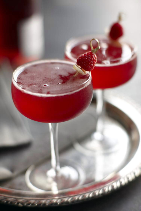 Adorable Ideas Filled with Romantic and Cute Shades of Red ♡にて紹介している画像