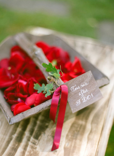 Adorable Ideas Filled with Romantic and Cute Shades of Red ♡にて紹介している画像