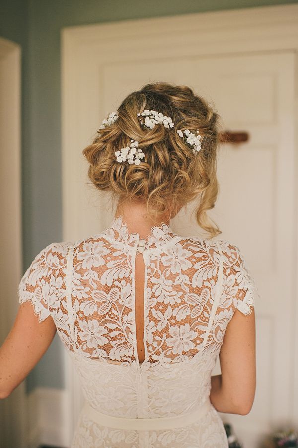 Catherine Princess of Wales' Favorite: The Stunning Wedding Dress by Temperley Londonにて紹介している画像