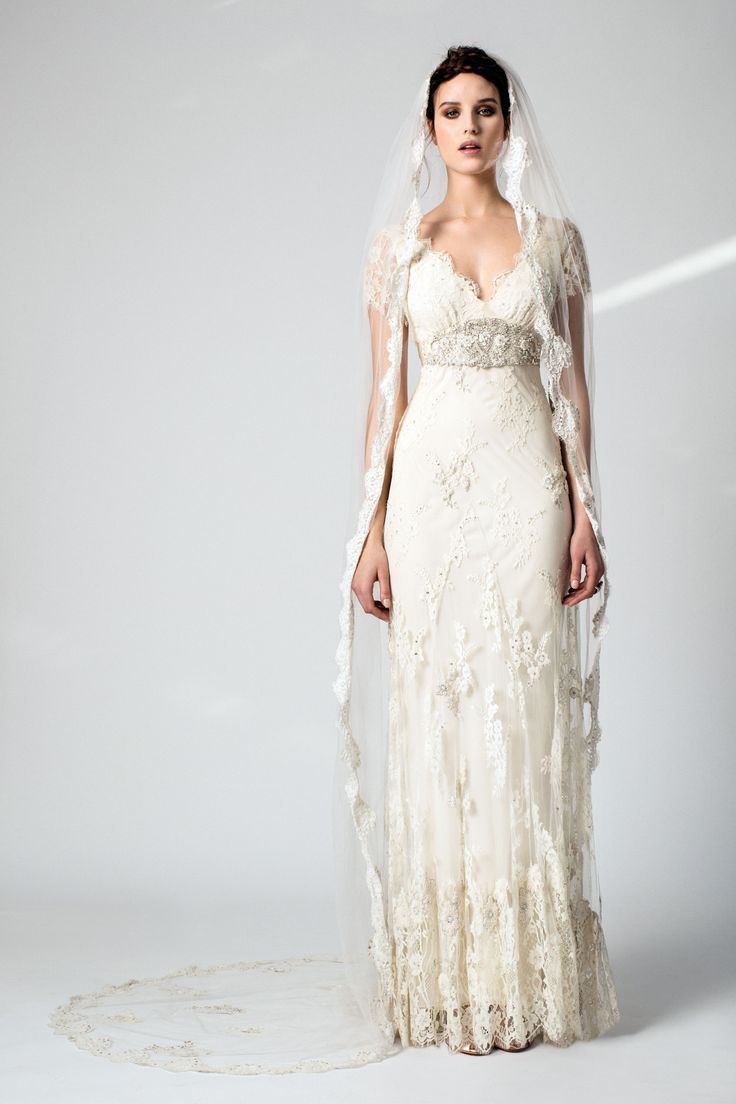 Catherine Princess of Wales' Favorite: The Stunning Wedding Dress by Temperley Londonにて紹介している画像