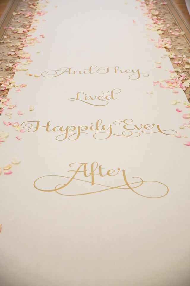 大好きな人と歩きたいのはどんなバージンロード？ロマンティックなイメージCOLLECTONにて紹介している画像