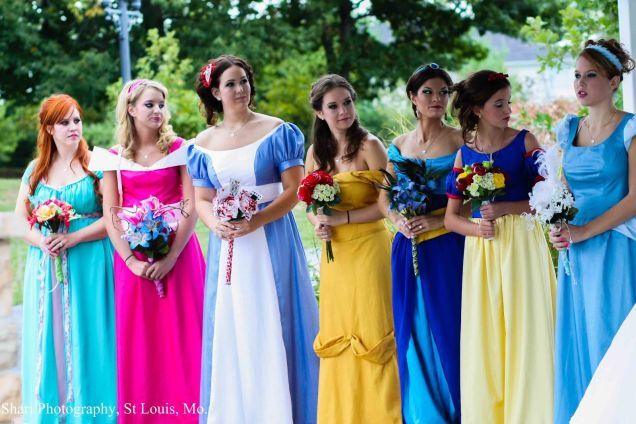A Dreamy Celebration: A Wedding Where the Bride and All Guests Transform into Disney Characters!にて紹介している画像
