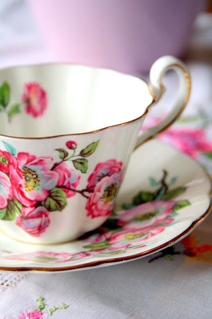 Let's Have a Lovely Tea Party with Adorable Antique-patterned Teacups ♡にて紹介している画像
