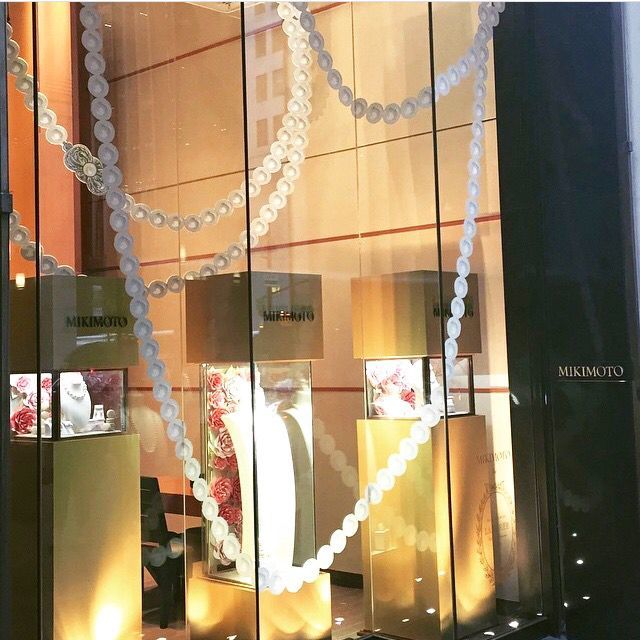 Dreamy Marriage: Limited Edition Macarons by Ladurée x Mikimoto are Cute & Delicious!にて紹介している画像