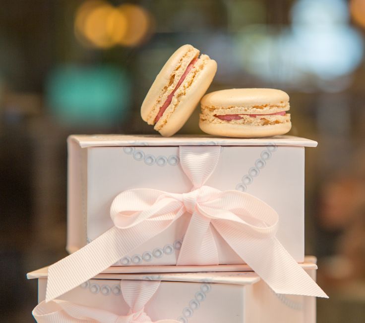 Dreamy Marriage: Limited Edition Macarons by Ladurée x Mikimoto are Cute & Delicious!にて紹介している画像