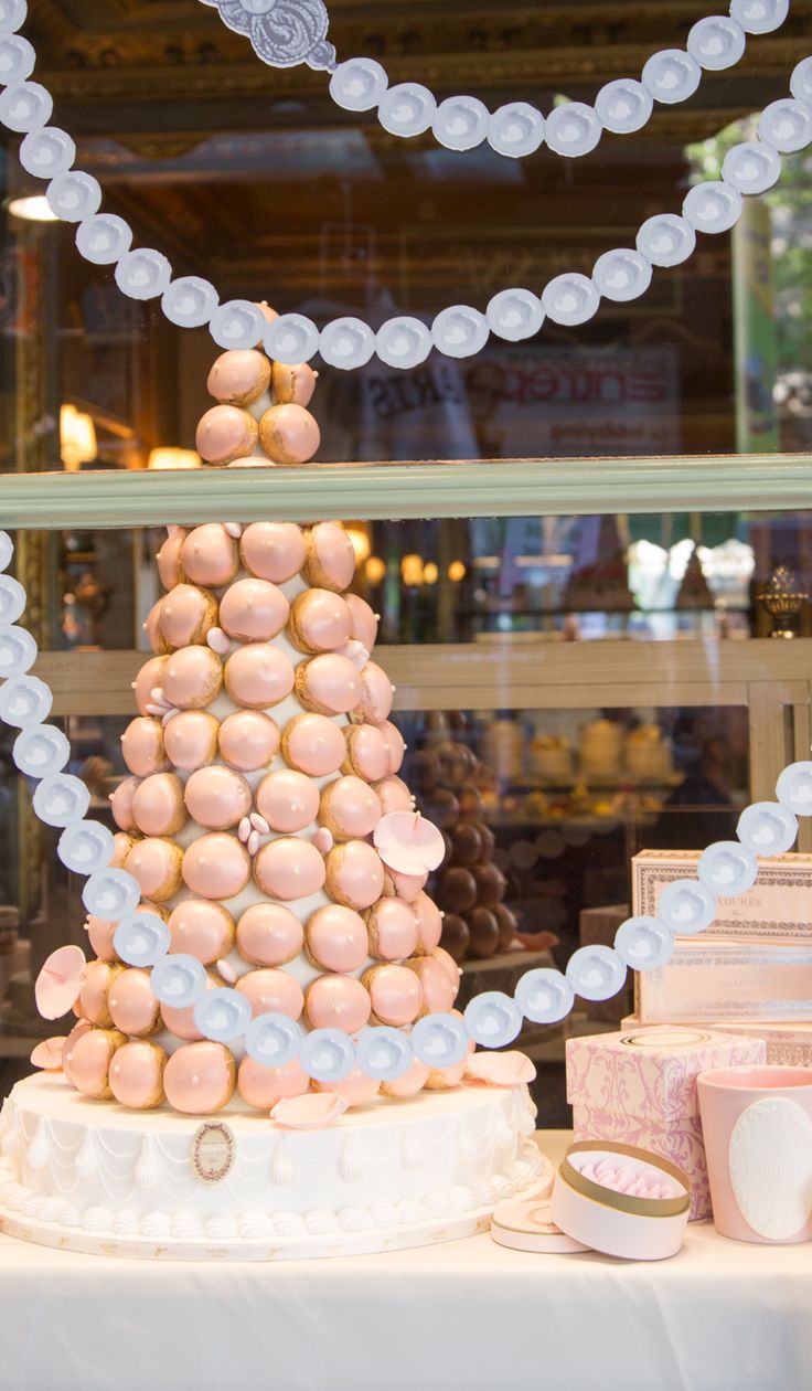 Dreamy Marriage: Limited Edition Macarons by Ladurée x Mikimoto are Cute & Delicious!にて紹介している画像