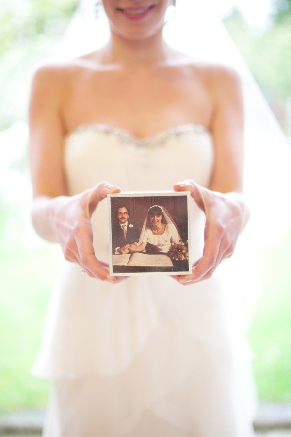 インスタで流行中♡「Photo in Photo」で撮るおしゃれなウェディングフォトの撮影方法＊にて紹介している画像