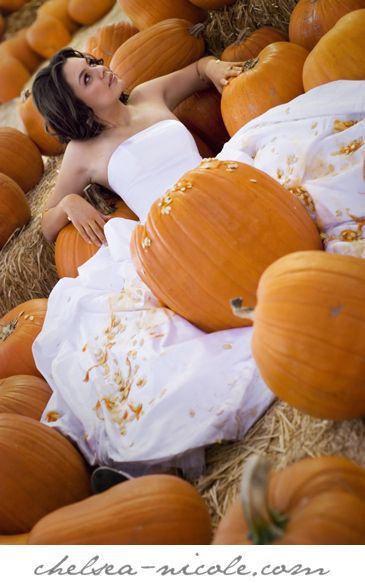 A Must-Capture During Halloween! A Collection of Wedding Photos Featuring Jack-o'-Lanterns♡にて紹介している画像