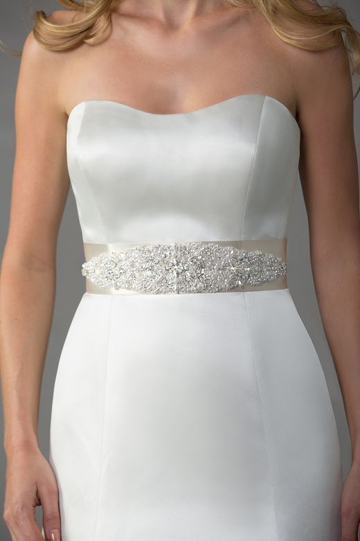 Essential Items for Bride DIY! Find Cute Ribbons at 'Ribbon House' ♡にて紹介している画像