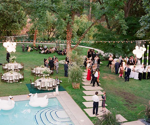 プールに浮かべたい！Urban Outfittersで買えるキュートな浮き輪が欲しすぎる＊にて紹介している画像