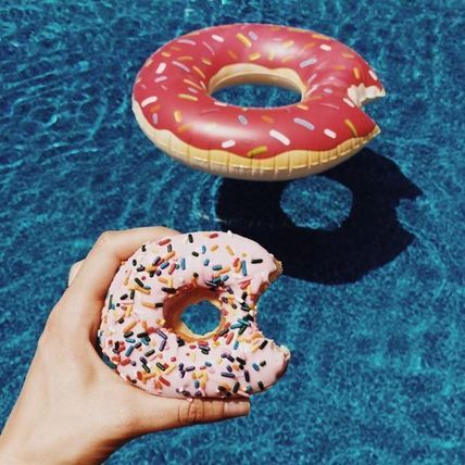 プールに浮かべたい！Urban Outfittersで買えるキュートな浮き輪が欲しすぎる＊にて紹介している画像