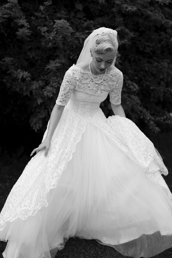 Stunning Vintage-Like Wedding Dresses ♡にて紹介している画像