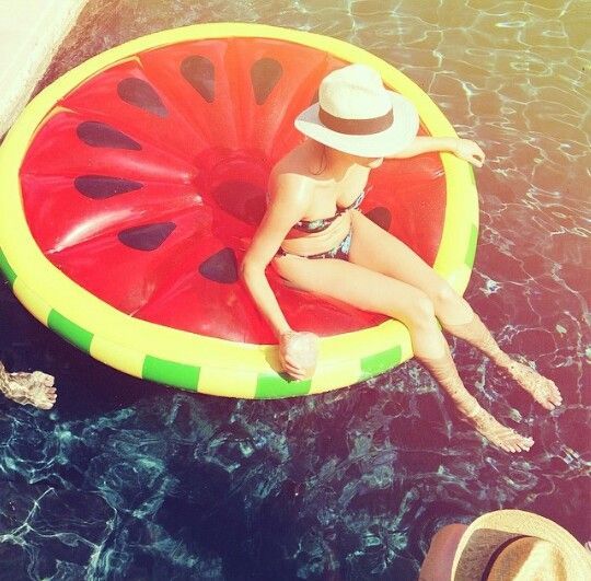 プールに浮かべたい！Urban Outfittersで買えるキュートな浮き輪が欲しすぎる＊にて紹介している画像